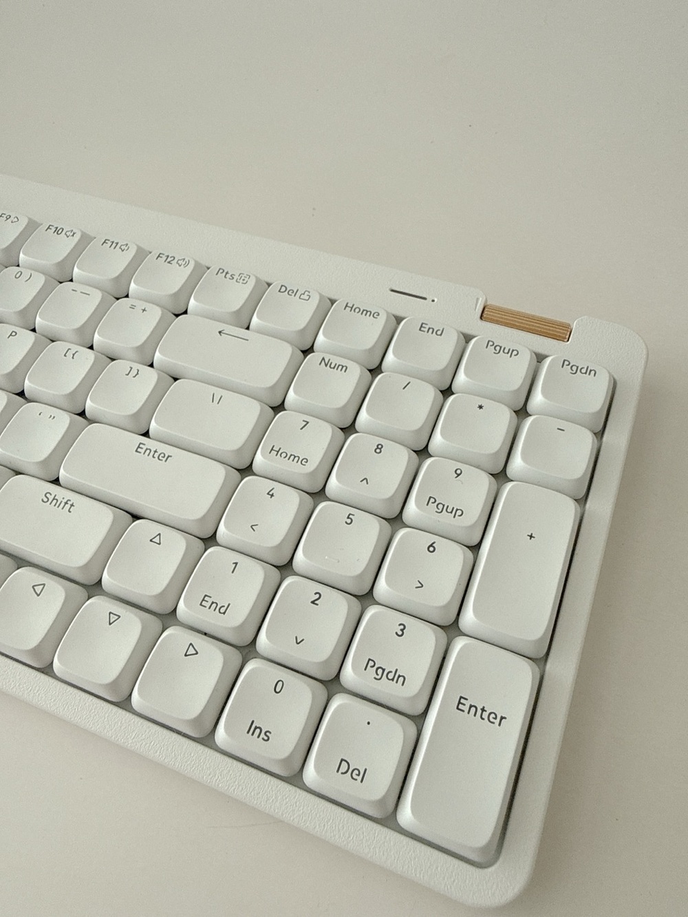 LOFREE Flow Lite Wireless Mechanical Keyboard 100-Key 96% Off-White Low Profile